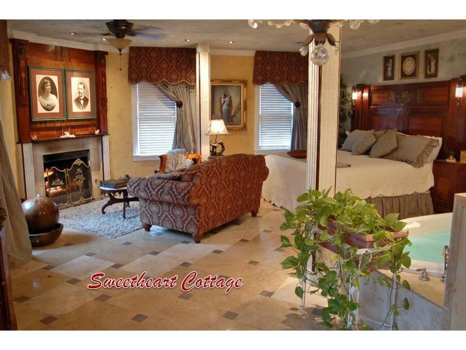 Lockheart Gables Romantic Bed And Breakfast Fort Worth Eksteriør billede